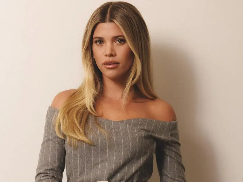蘇菲亞李奇 Sofia Richie 疑似「藏肚」出席活動，引懷孕熱議！
