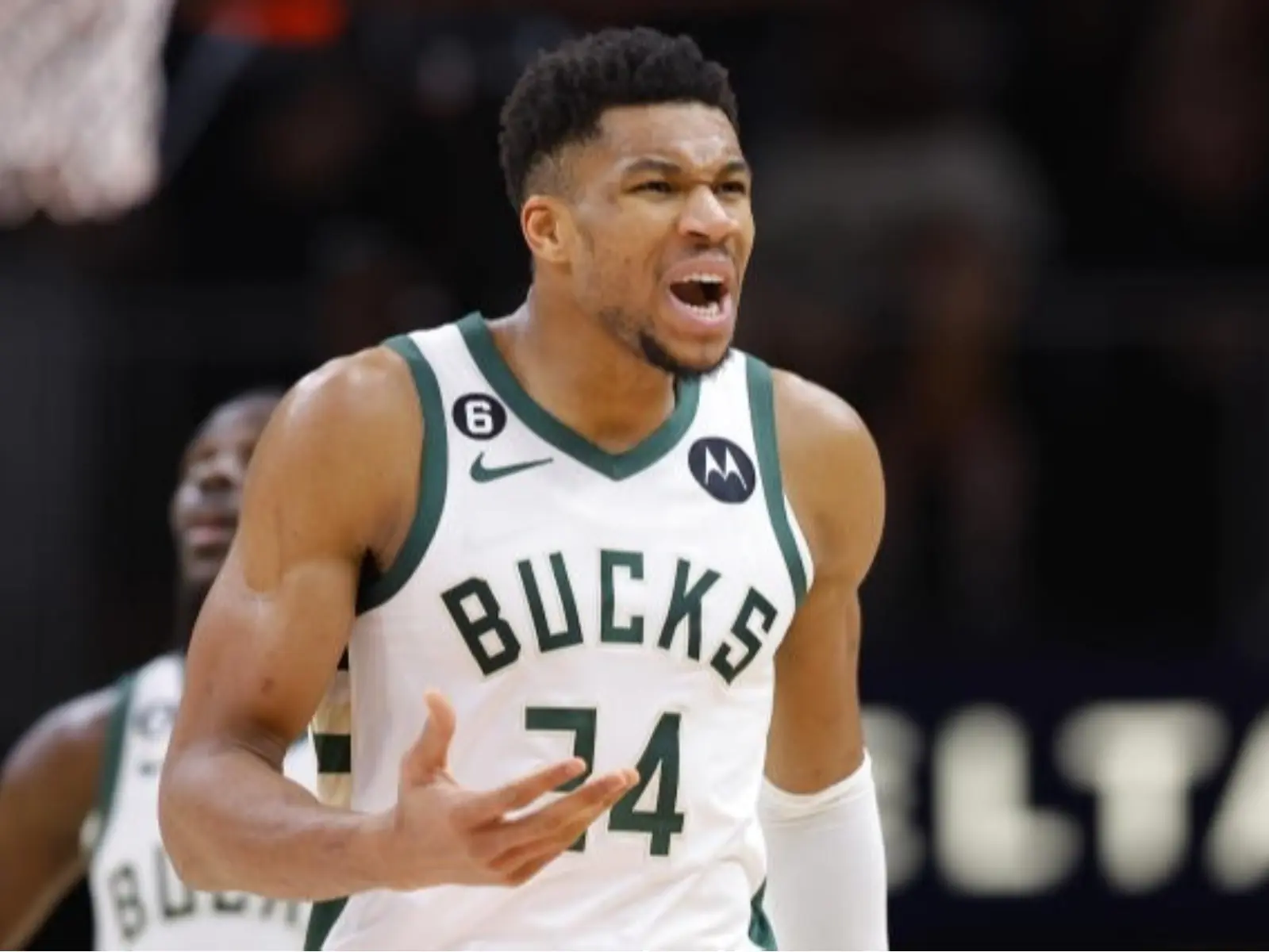 NBA 公鹿城市版球衣被網友酸爆：「是要字母哥穿泳褲打球？」
