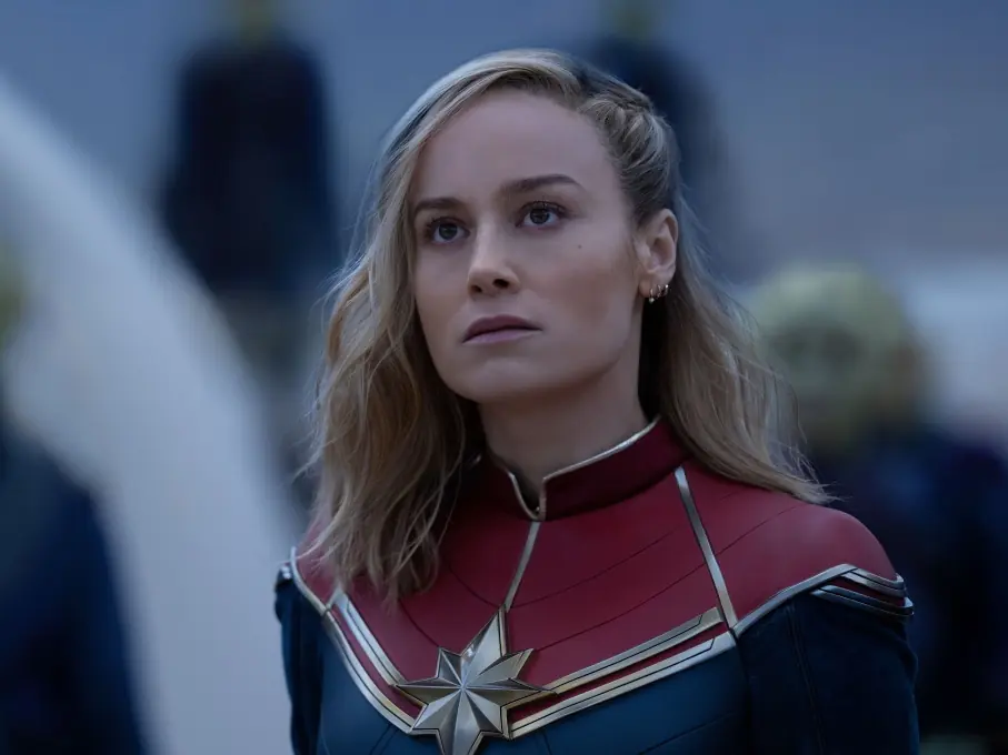 《驚奇隊長 2》布麗拉森 Brie Larson 10 件事： 6 歲當編劇導演、窮到當 DJ 賺錢⋯她的人生經歷真的很驚奇！