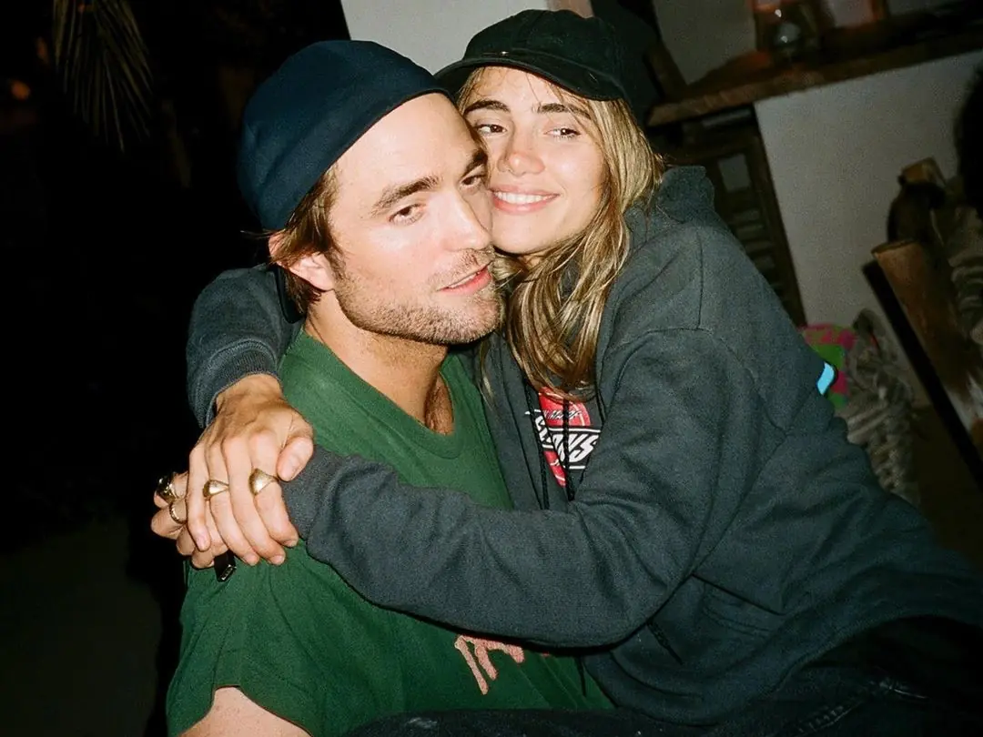 羅伯派汀森 Robert Pattinson 當爸！女友蘇琪沃特豪斯 Suki Waterhouse 墨西哥演出認懷孕！