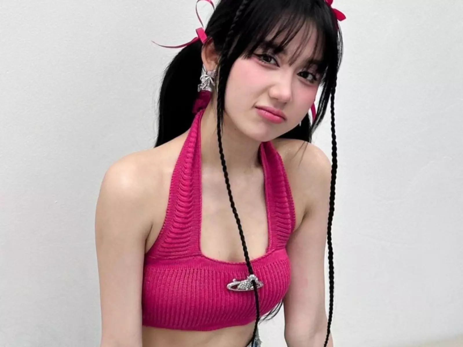 越南「軍裝正妹」楊米娜因偶像般絕美顏值爆紅，不只長得仙還是一位音樂才女！【野生抓正妹】