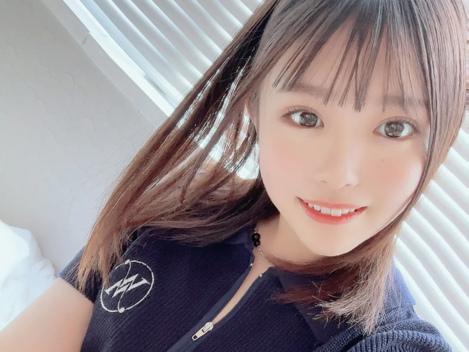 「小隻馬女大生」月本海咲青春期童顏太犯規！宣布 11 月正式推出個人出道作！【老司J開車】