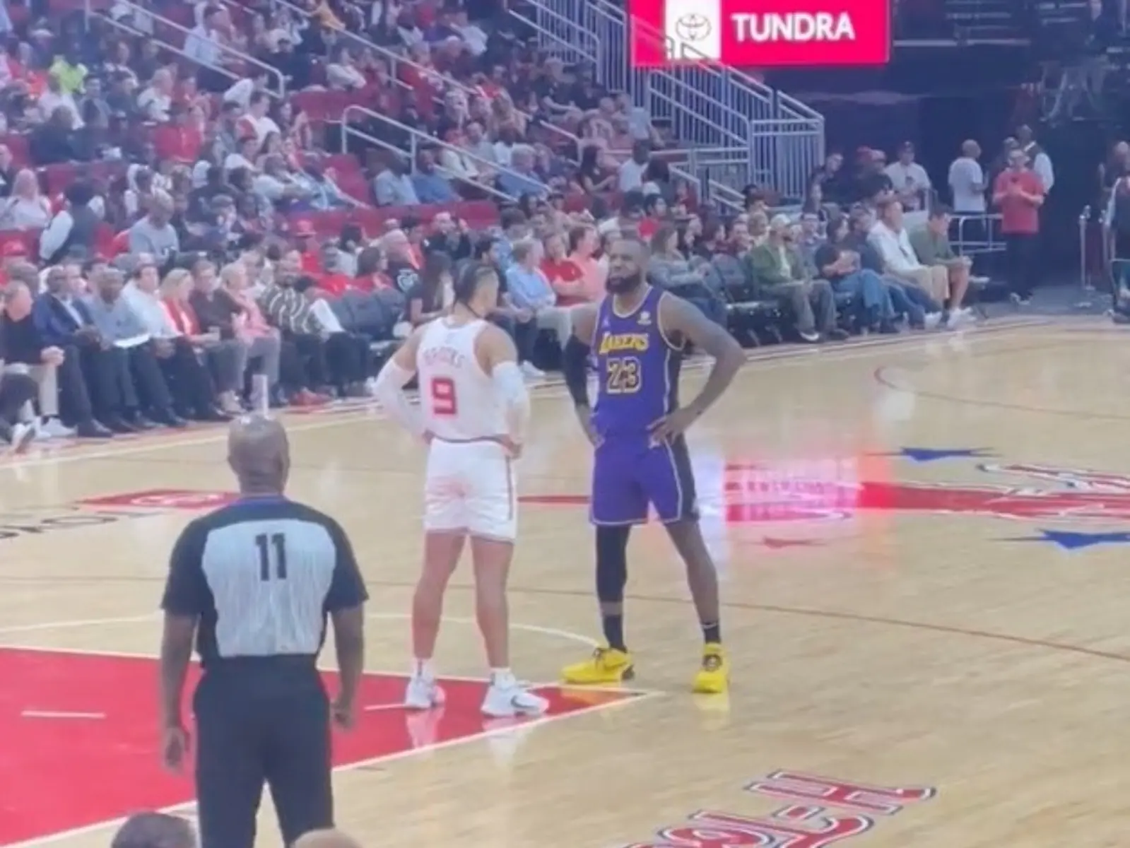 NBA／Dillon Brooks 與 LeBron James「死亡眼神對峙」！火箭海虐湖人 34 分喜獲 4 連勝！