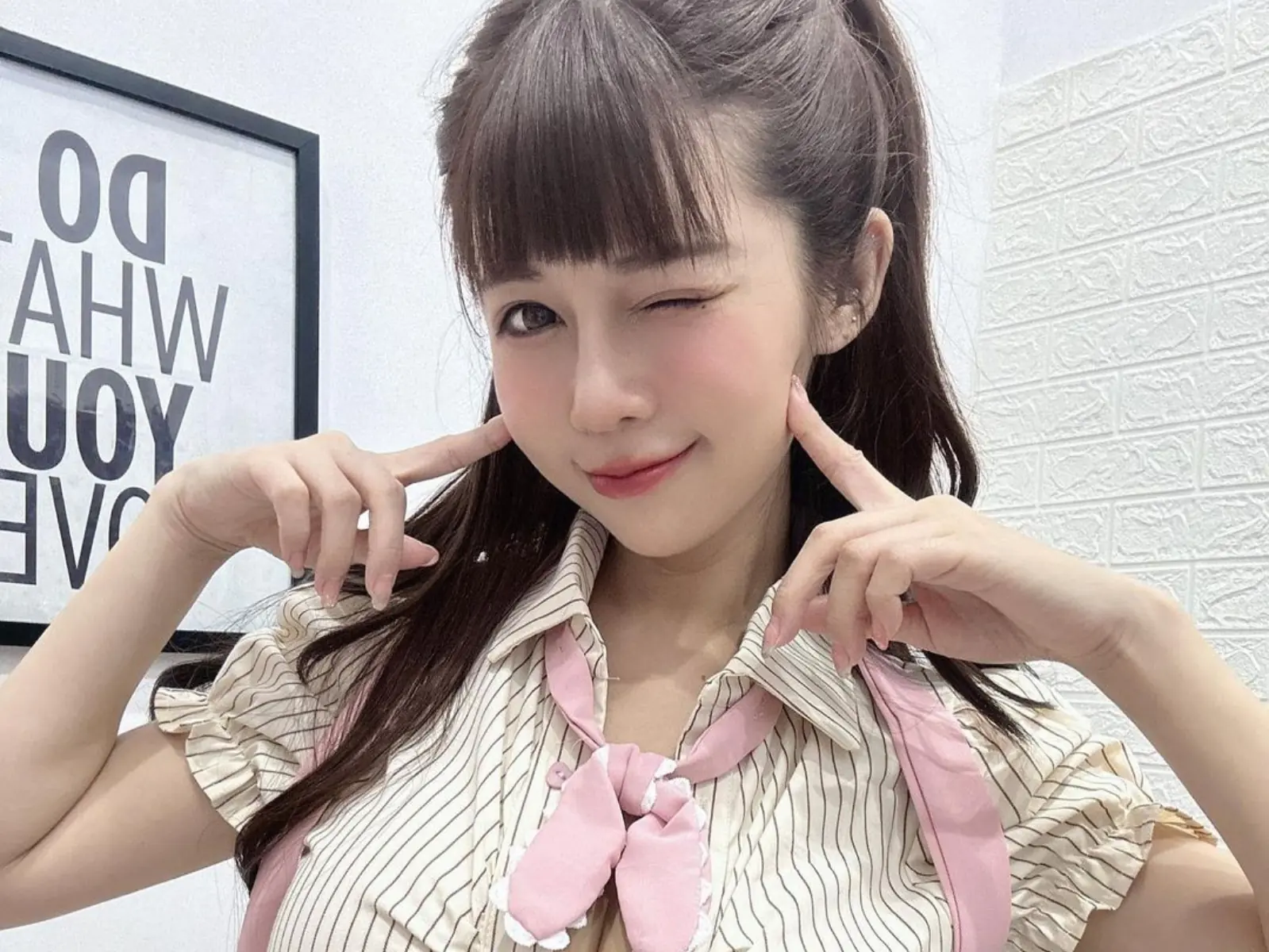 網紅安希火辣化身「犬夜叉阿籬」！超兇豐滿身材還能當公仔展示台？！【野生抓正妹】