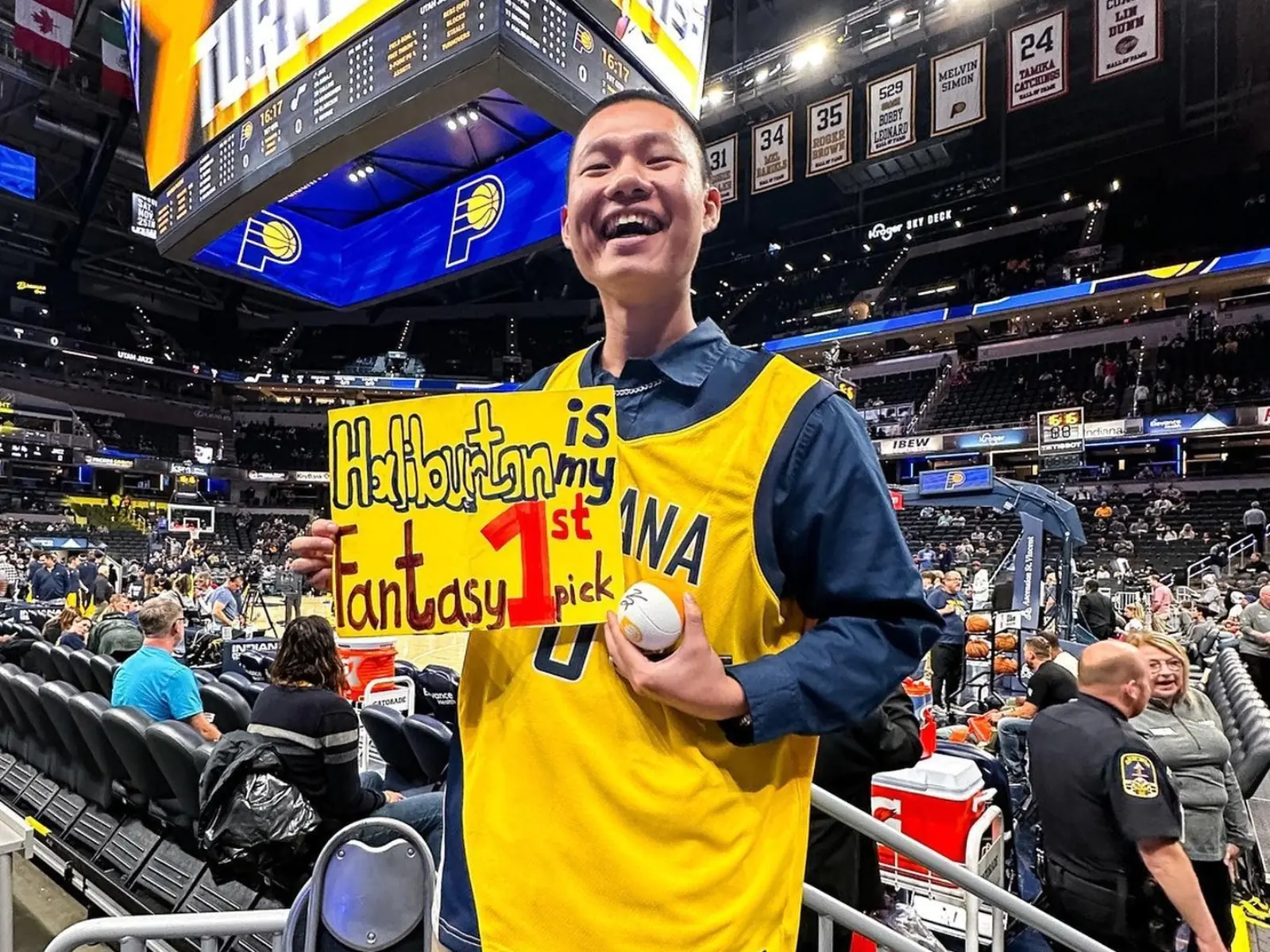 NBA／台灣球迷飛到溜馬主場與 Tyrese Haliburton 相見歡！還登上聯盟及球團官方社群版面！