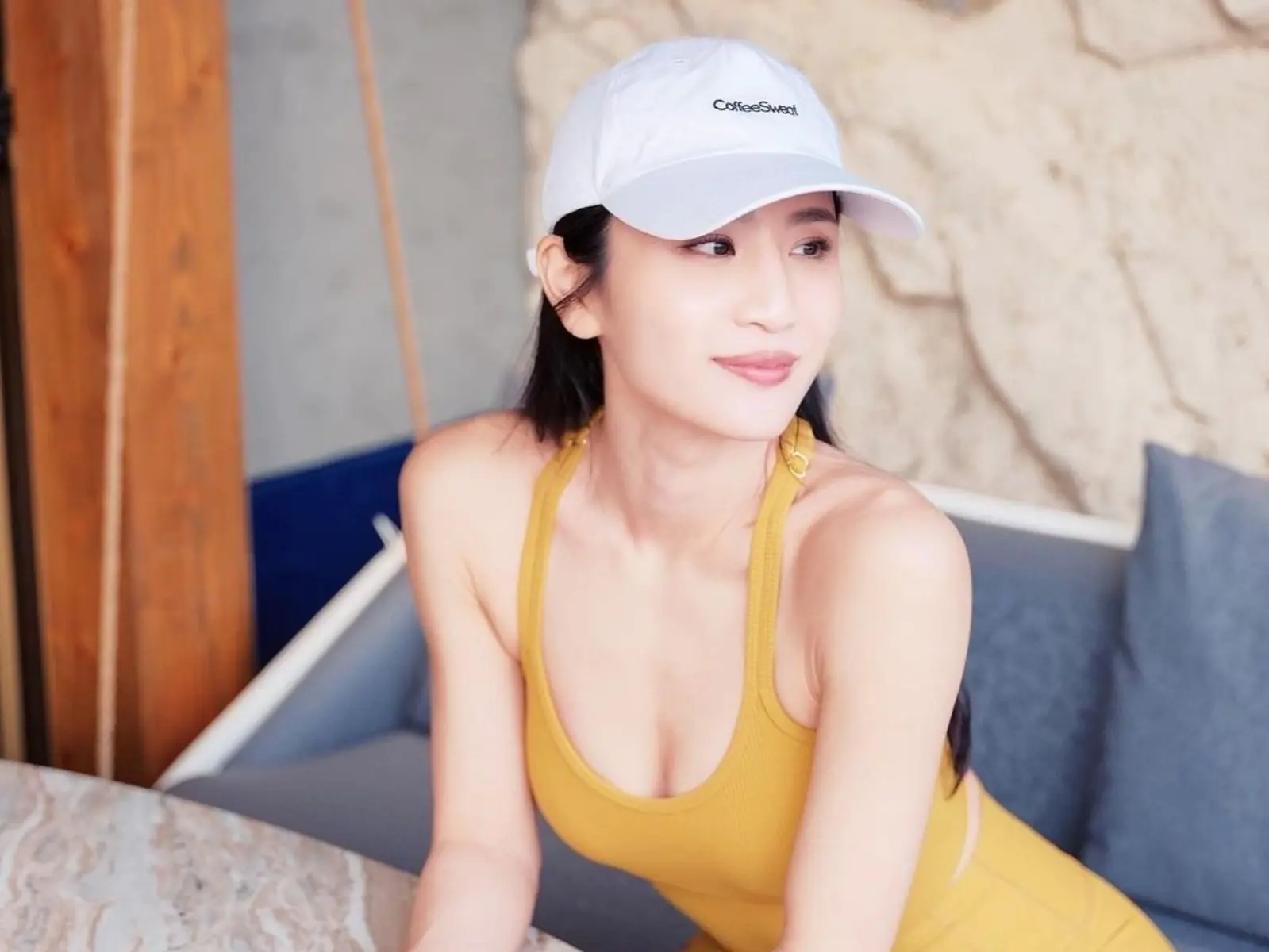 「港版瑤瑤」林芊妤比基尼辣曬川字腹肌！超狂身材引網嗨：是要逼死誰！【野生抓正妹】