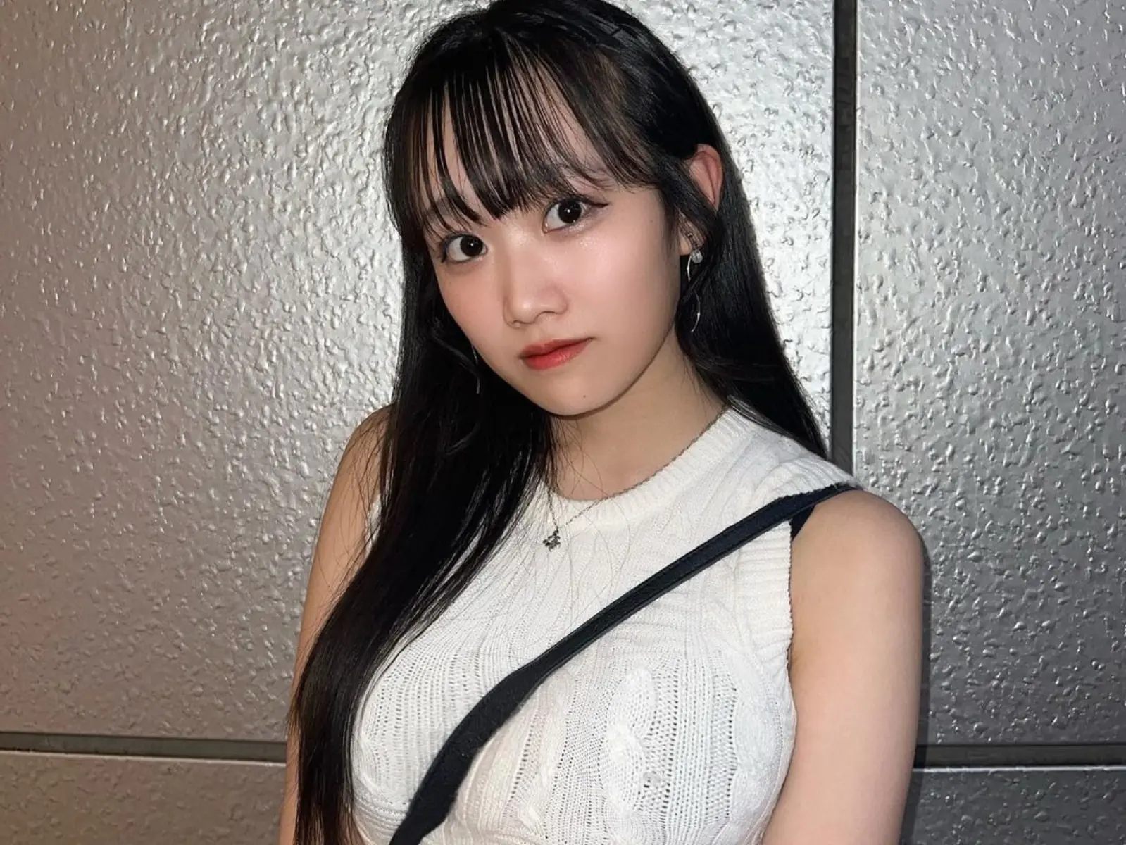 奧村梨穗被封「人間最強防盜機制」！放送「拿蘋果比大小」辣照，宣布寫真火辣開賣！【野生抓正妹】
