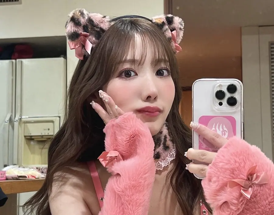 H 級女優小宵虎南 Cosplay 火辣版《新世紀福音戰士》明日香，低胸高衩一秒爆擊你心！【老司J開車】