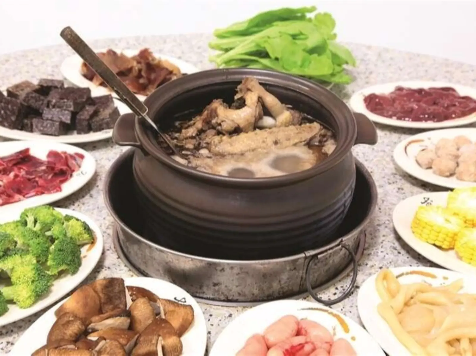 2025 台北 10 家薑母鴨推薦：霸味、老主顧⋯老饕認證吃完從胃暖到心窩子！