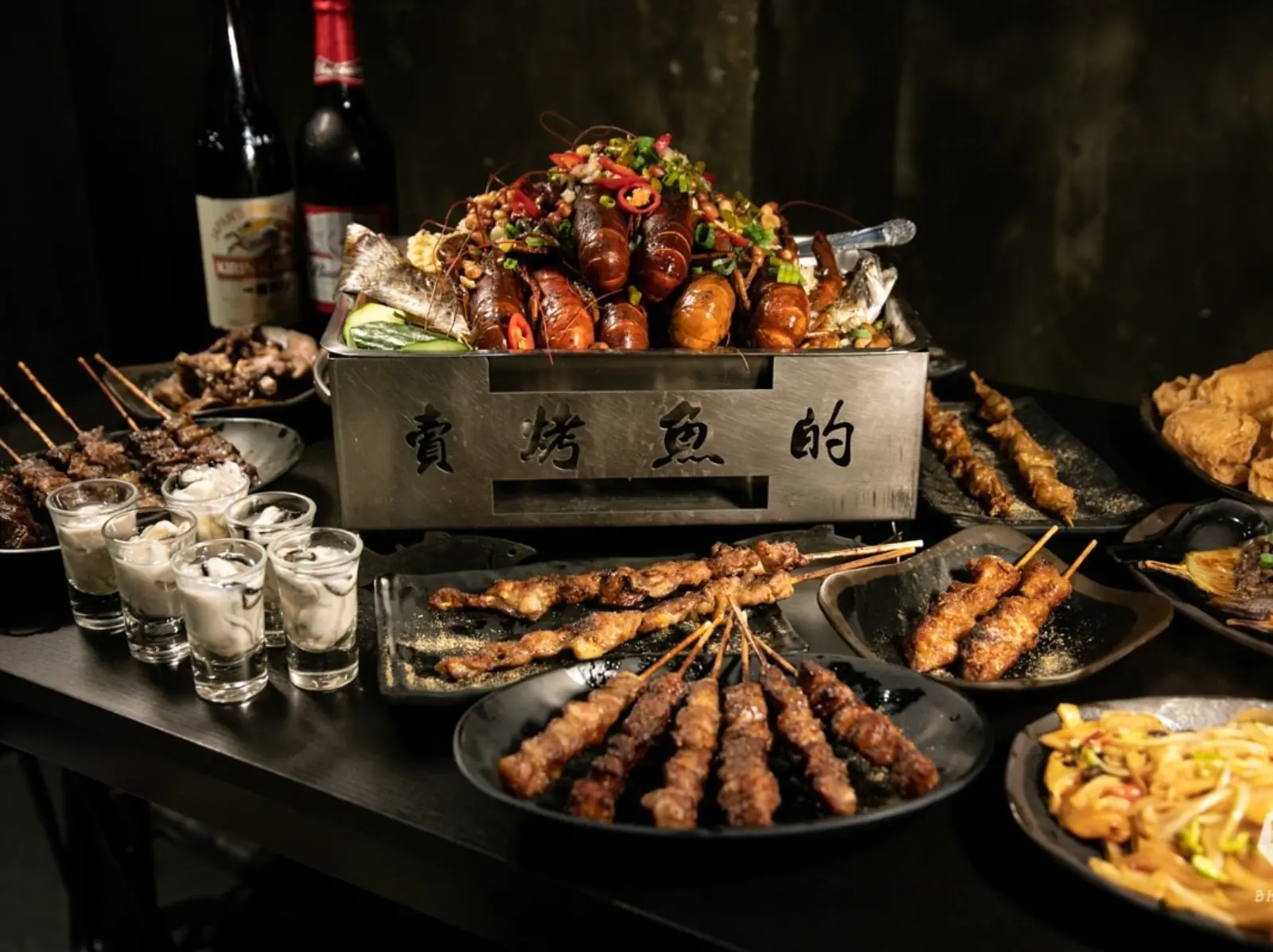 高雄宵夜－賣烤魚的｜辣爽晚餐宵夜 2023 聚會必吃｜廣西風味烤魚升級小龍蝦、生蠔杯