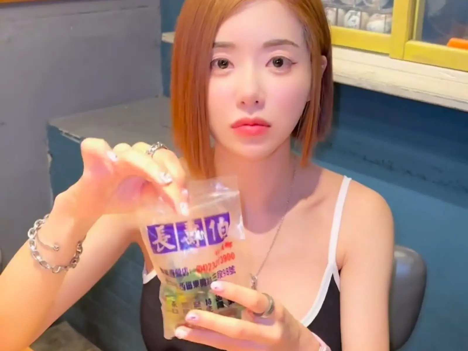 DJ SODA 來台初體驗「吃檳榔」，入口後露出痛苦表情並一秒吐掉引熱議！