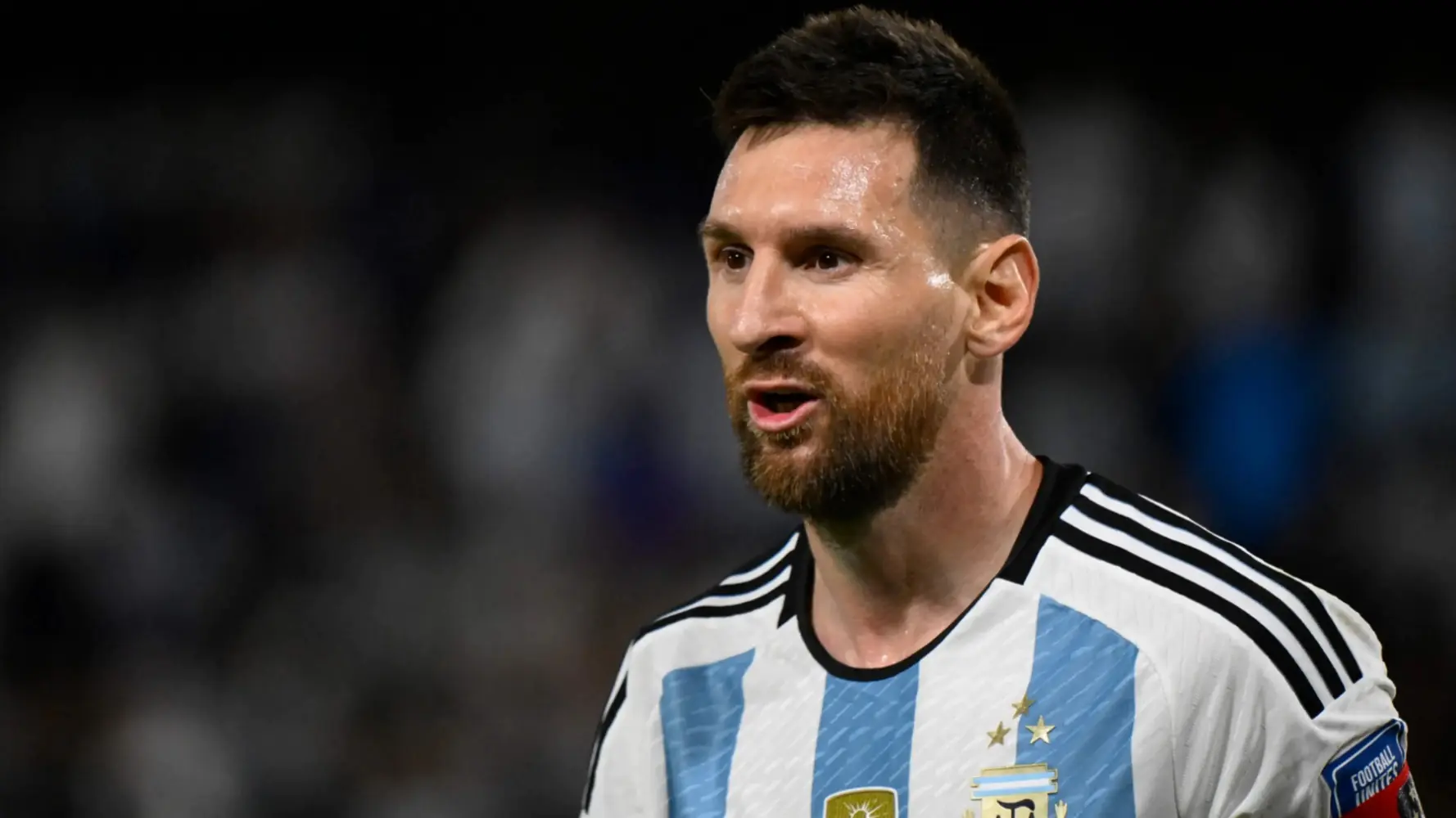 梅西 Lionel Messi 驚傳「戀上女記者」出現婚姻危機！女方出面闢謠「太可恥了！」