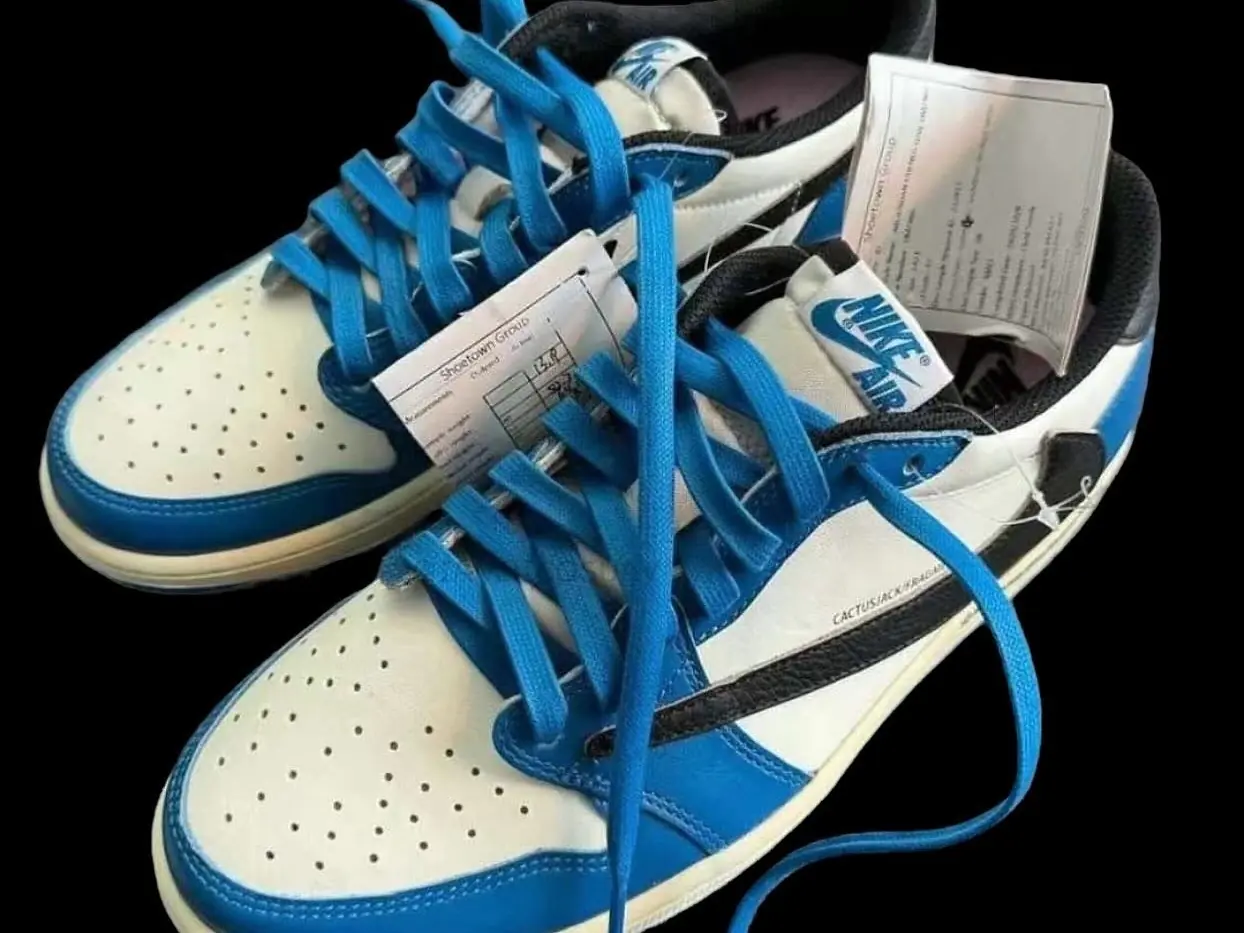 Travis Scott x Fragment Design x Air Jordan 1 Low 聯名樣本鞋現身，這雙倒勾你給過嗎？