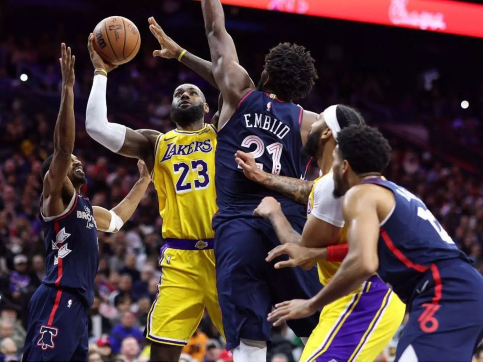 NBA／湖人慘敗 76 人 44 分！詹皇 LeBron James 創「歷史之夜」卻苦吞生涯最慘敗仗！