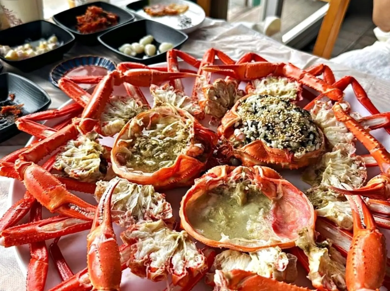 2025 韓國江原道必吃美食推薦：超鮮毛蚶拌飯、紅蟹蟹膏大餐⋯滑雪一日遊就這樣吃！