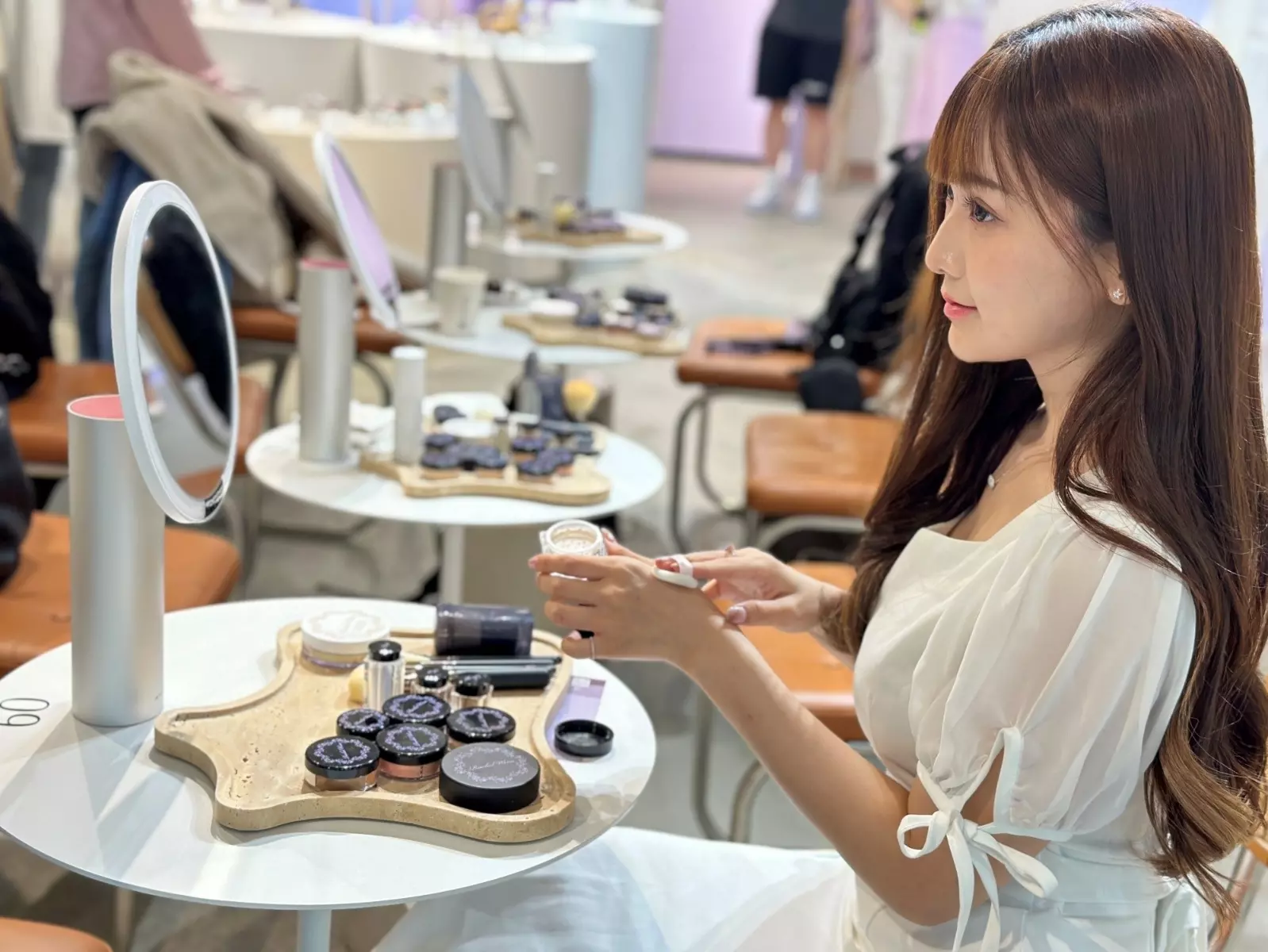 Rachel Wine瑞秋懷恩首間礦物彩妝體驗店插旗台中