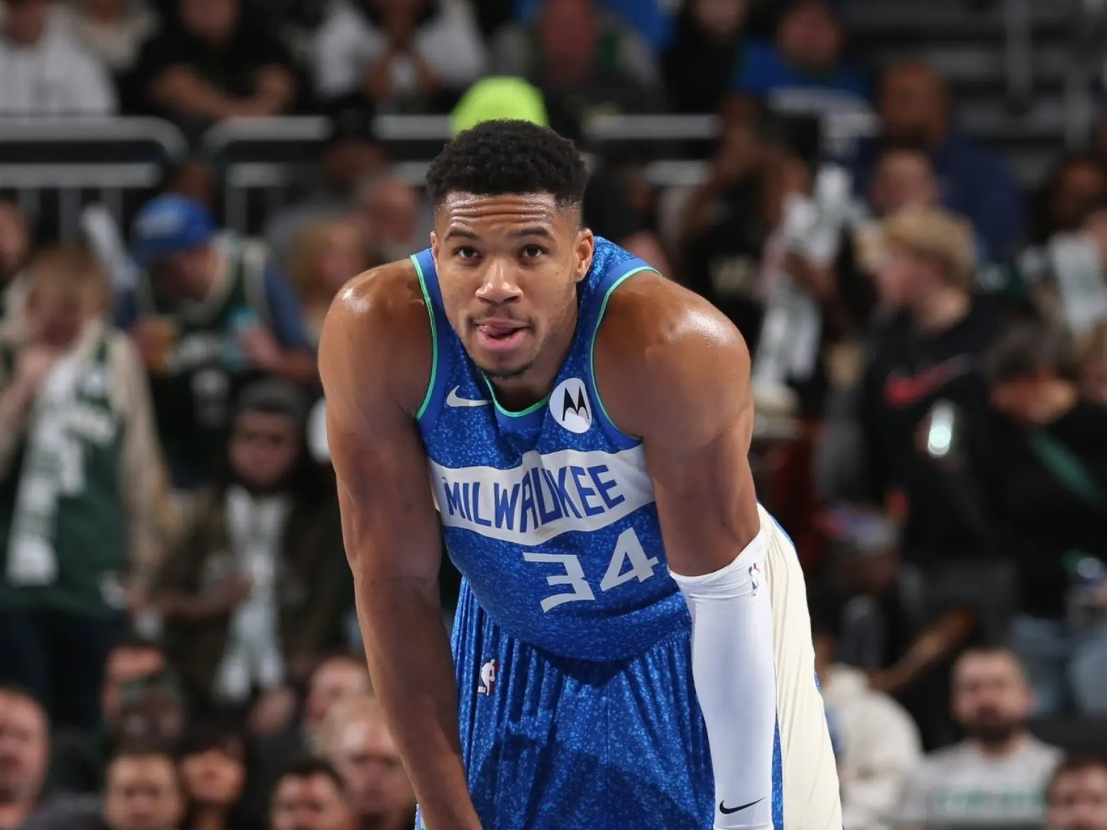 NBA／字母哥 Giannis 一條龍快攻灌籃「只運一次球」！率公鹿擊敗尼克挺進季中錦標賽四強！