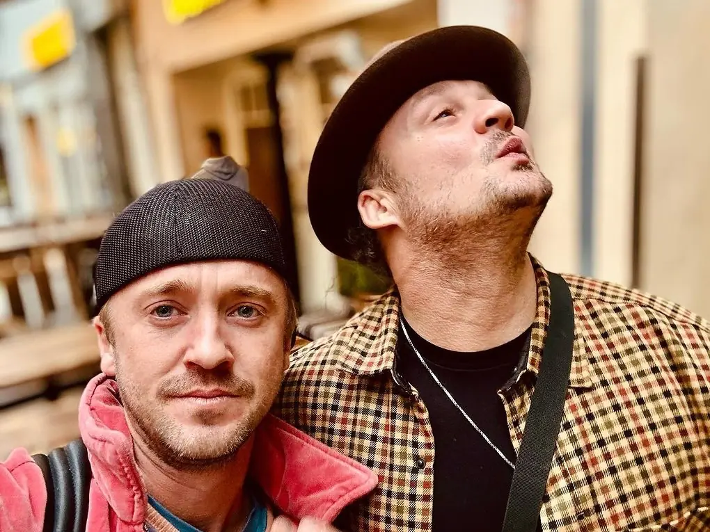 《哈利波特》「跩哥馬份」湯姆費爾頓 Tom Felton 重聚小跟班「高爾」，肉肉胖弟變超強硬漢引熱議！