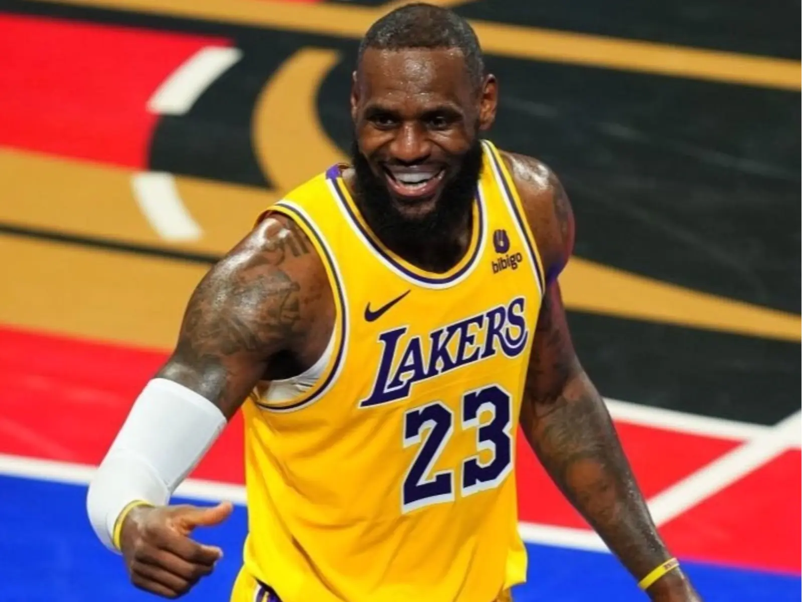 NBA／詹皇 LeBron James 談拚老命製造進攻犯規：「都是為了 50 萬美元！」
