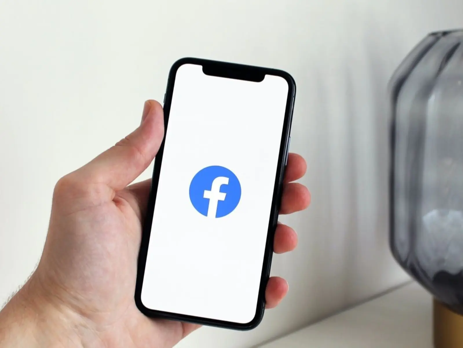 META 針對 FB、IG 新增 6 大改版功能，其中可隱藏「已讀訊息」成為最大亮點！