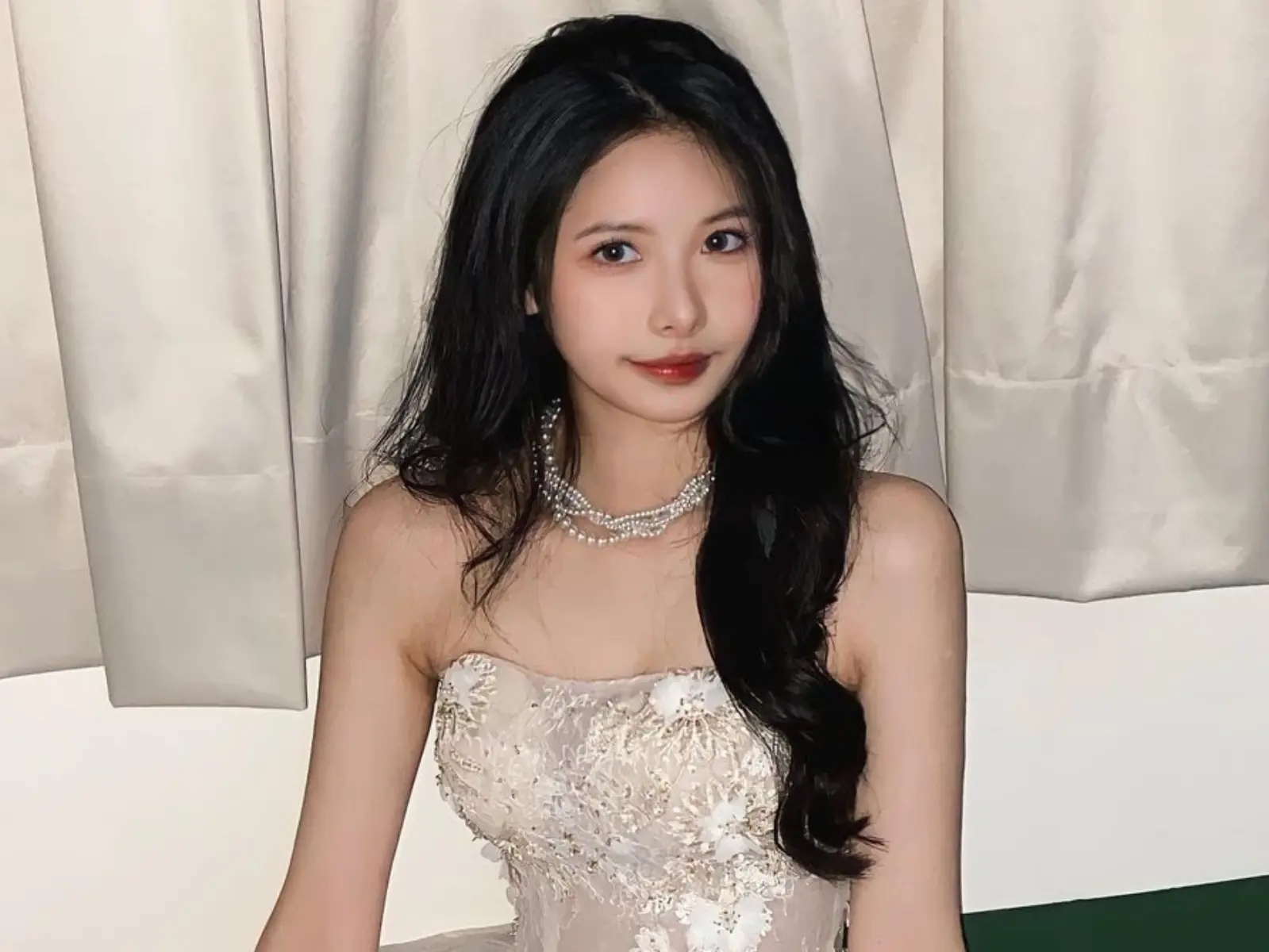 蔡詩萍 18 歲愛女「蔡中泠」放送養眼美腿照！仙氣外貌備受矚目，網友讚嘆：基因強大！【野生抓正妹】