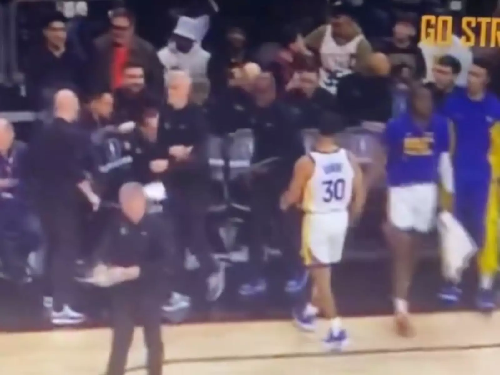 NBA／Stephen Curry 怒踹椅子畫面流出！勇士不敵太陽戰績持續低迷！