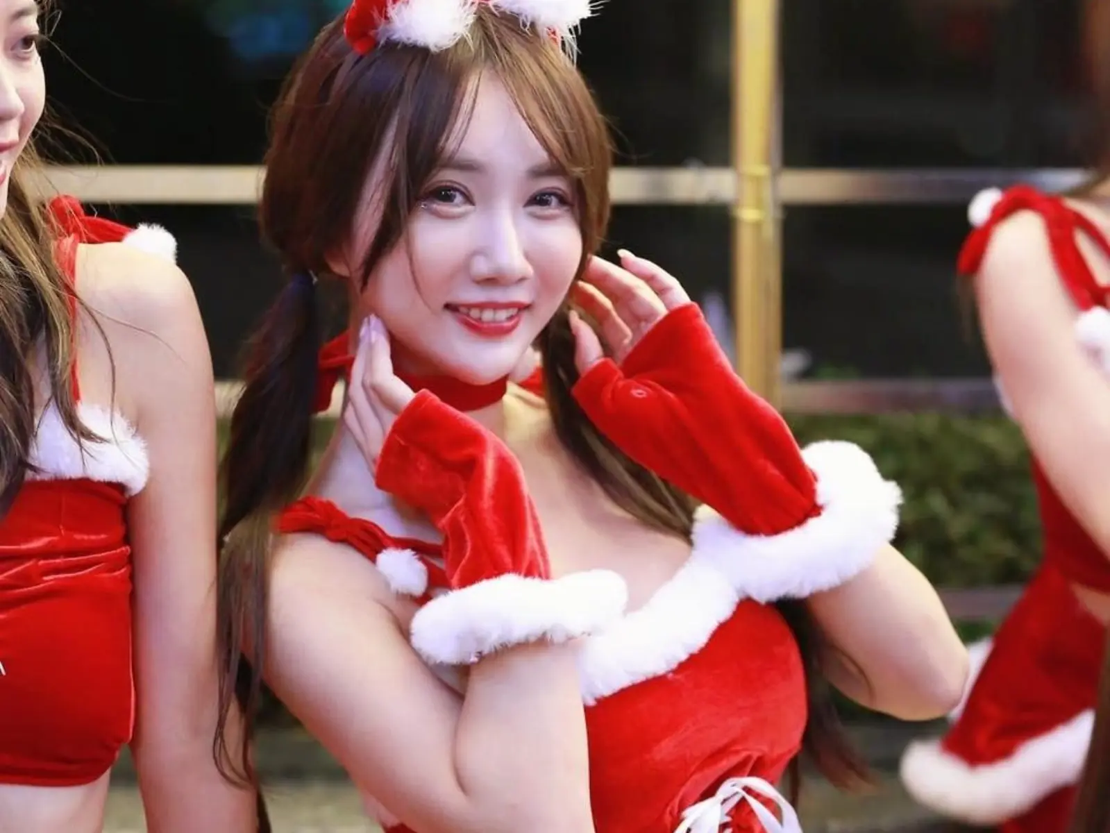 「啦啦隊小龍女」小珍奶化身性感兔女郎，辣跳《Santa Tell Me》放送聖誕大禮！【野生抓正妹】