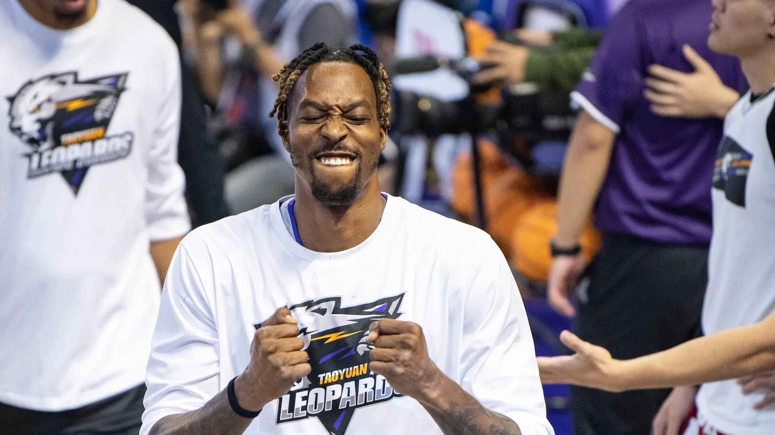 魔獸 Dwight Howard 恭喜表弟 DeMarcus Cousins 來台打球，喊話要看對方砍 100 分！