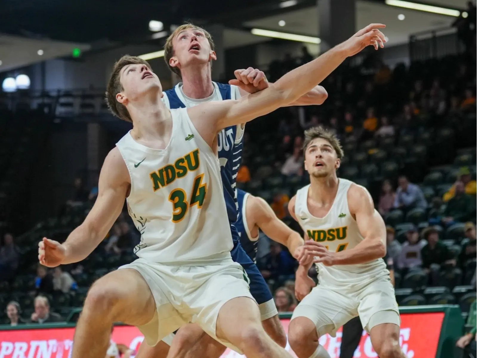 NCAA 出現「被對手血洗 94 分」慘案，球員打球動作「超詭異」遭聯盟調查！