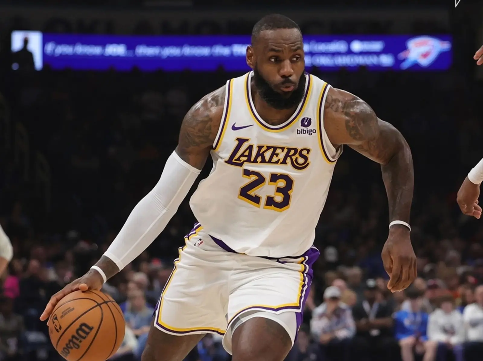 NBA／詹皇 LeBron James 轟 40 分且三分球 5 投全中寫下歷史紀錄，湖人擊敗雷霆終止 4 連敗低潮！