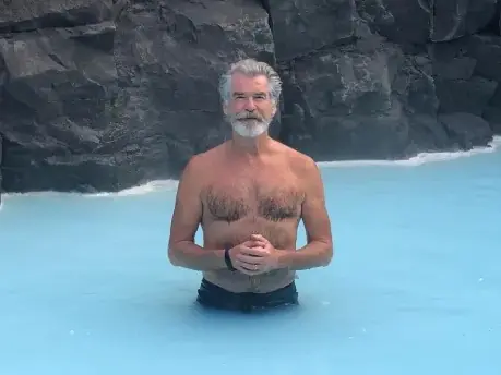 皮爾斯布洛斯南 Pierce Brosnan 闖禁區，恐怕面臨牢獄之災！