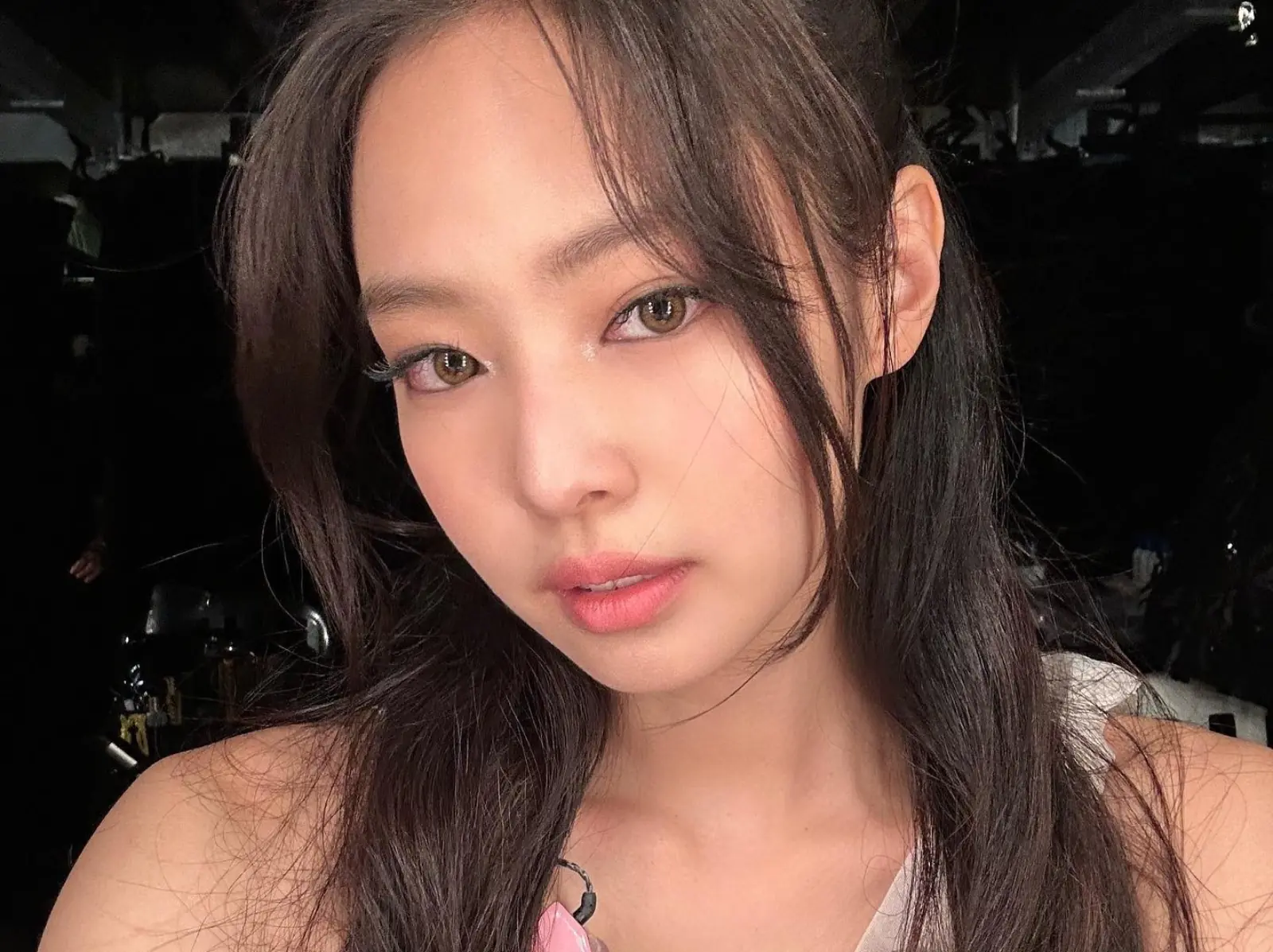 BLACKPINK Jennie 與 Zico 新曲〈SPOT!〉釋出！當老闆後首吐離開 YG 娛樂的原因！