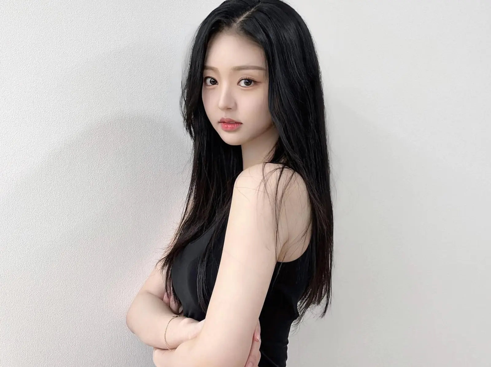 起底《單身即地獄 3》「小 Jennie」劉恃蘟 6 件事：與尹廈情早「有關係」、逆天長腿、唱歌超好聽！