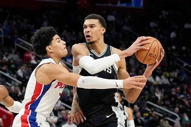NBA／Victor Wembanyama 上場 21 分鐘就拿大三元且 0 失誤，率馬刺大勝活塞！