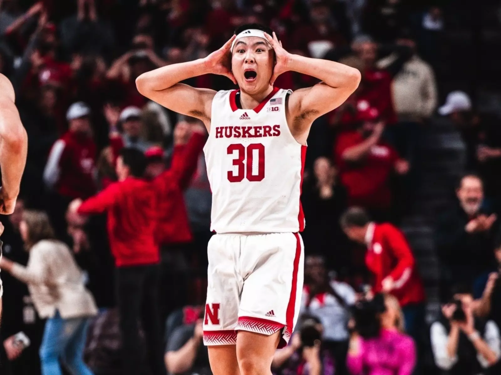 「日本柯瑞」富永啓生率隊擊敗 NCAA 全美第一普渡大學，全場狂轟 5 顆三分球！