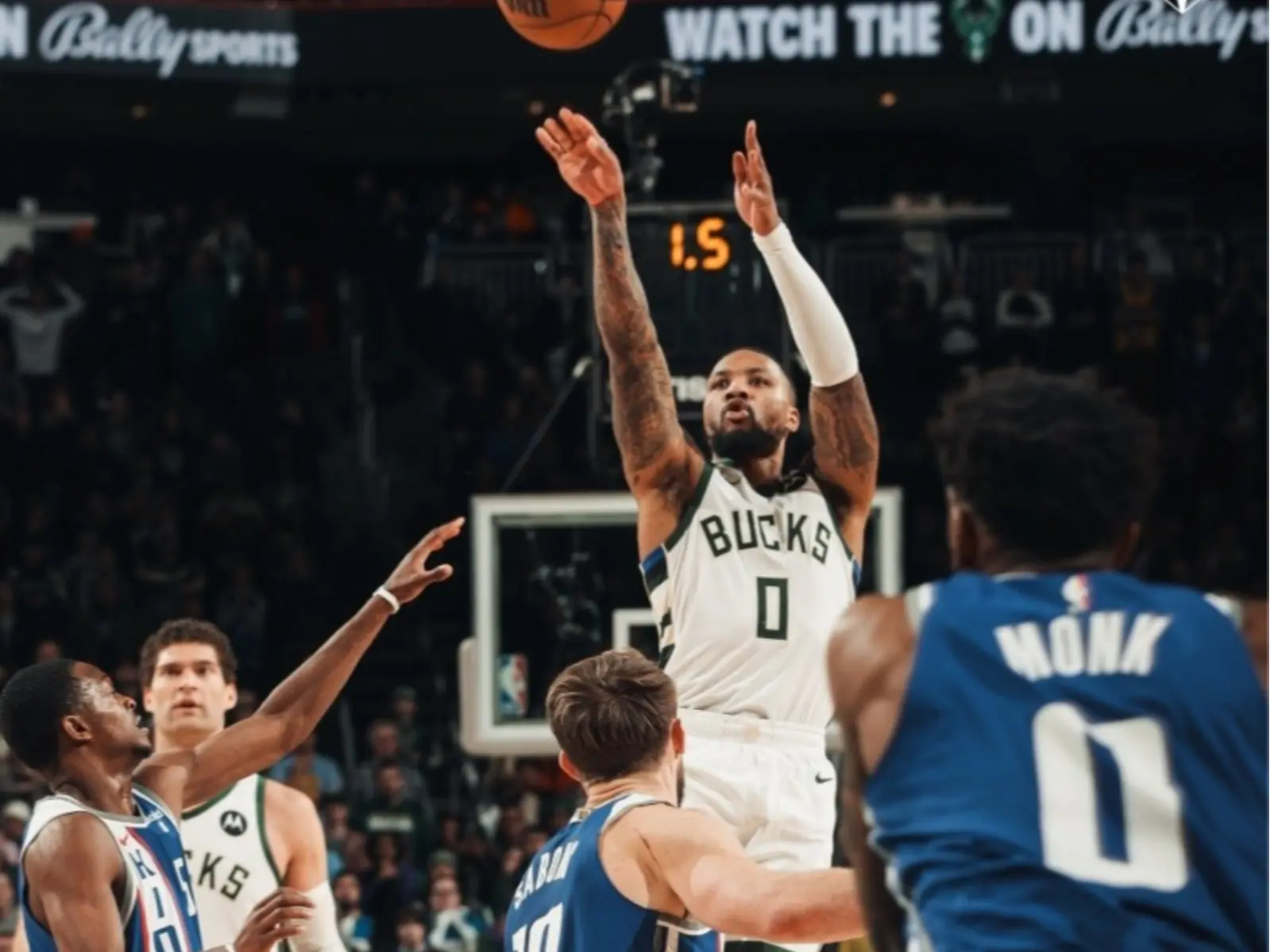 NBA／Damian Lillard 大號三分球絕殺國王，久違「看錶」招牌動作超霸氣！