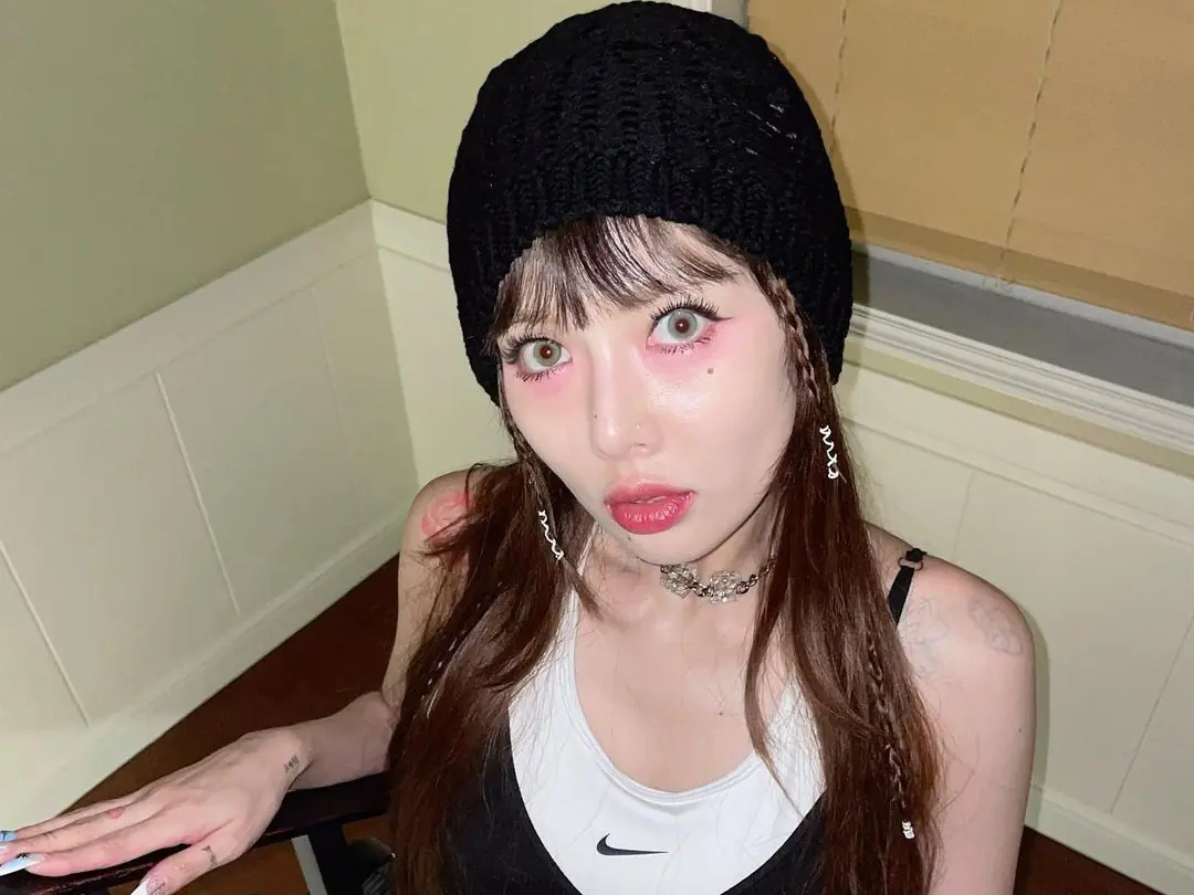 泫雅 8 月登大巨蛋！自爆差點成為少女時代、選公司都是爸爸決定坦言：「我好像機器人！」