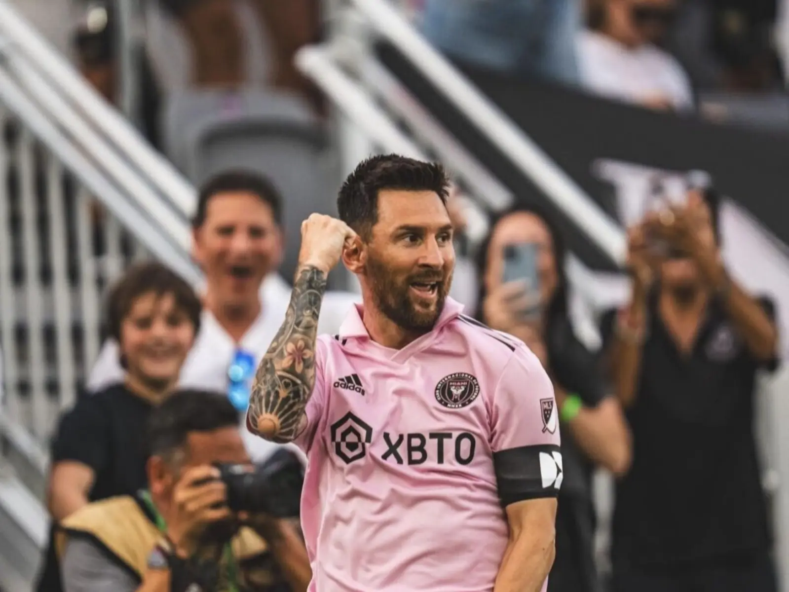梅西獲選 FIFA 最佳男子球員獎！力壓哈蘭德、姆巴佩生涯第三度獲獎！