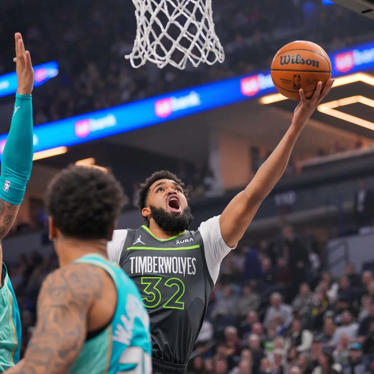 NBA／Karl-Anthony Towns 上半場狂炸 44 分打破歷史紀錄，全場轟 62 分無奈灰狼仍輸球！