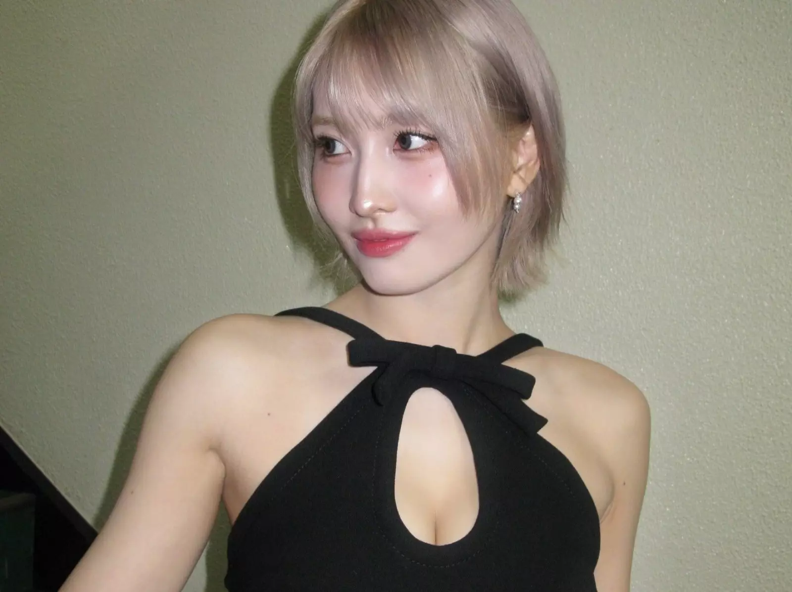 TWICE Momo IG 曬辣照！「心機剪裁」引網暴動喊：「這女人很懂欲情故縱！」