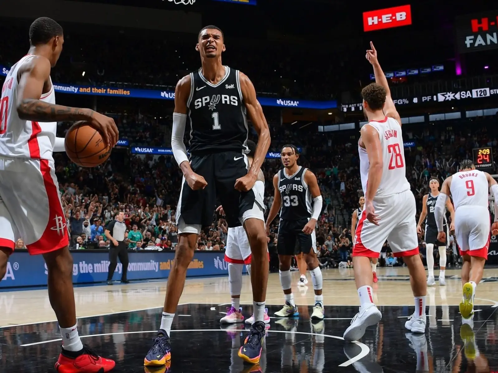 NBA／Victor Wembanyama 輕鬆攔截 Daniel Gafford 拋投！這算火鍋還抄截？