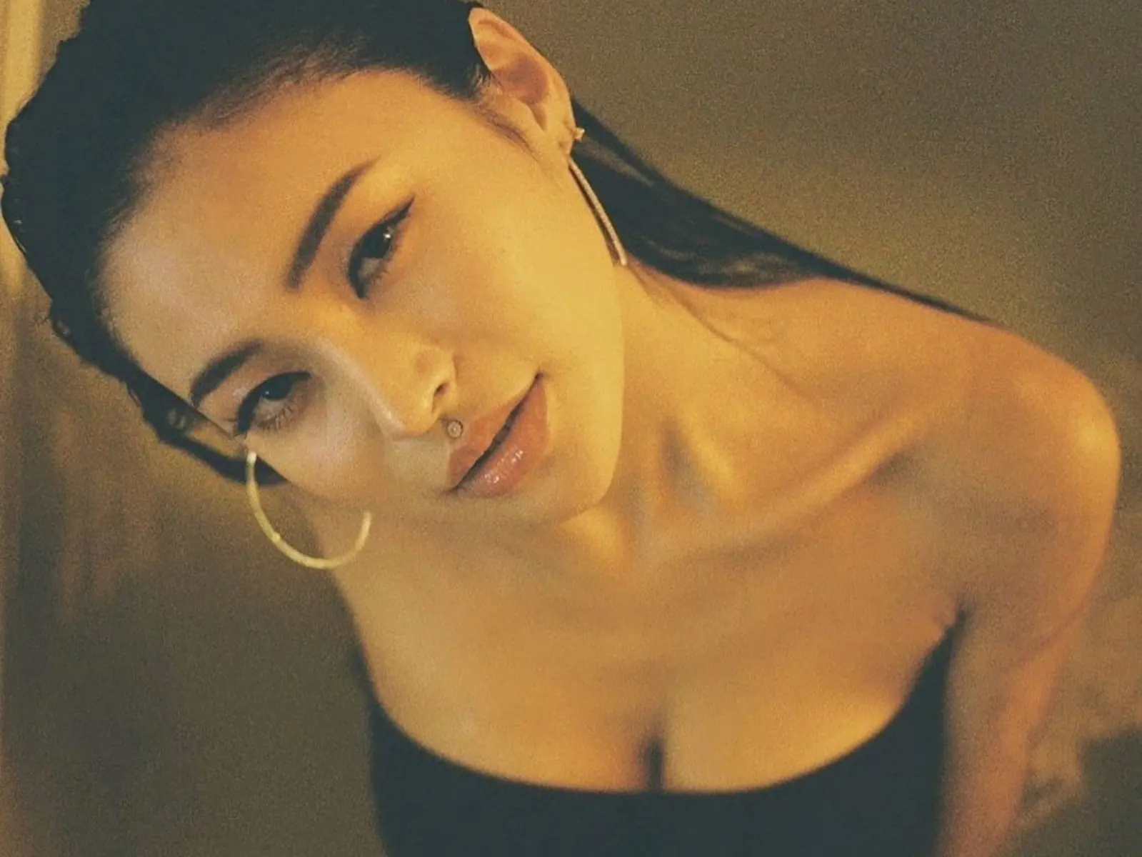 「日本超人氣女優」Rae Lil Black 現蹤台灣活動！辣曬限定惹火旗袍照向粉絲拜年！【老司 J 開車】