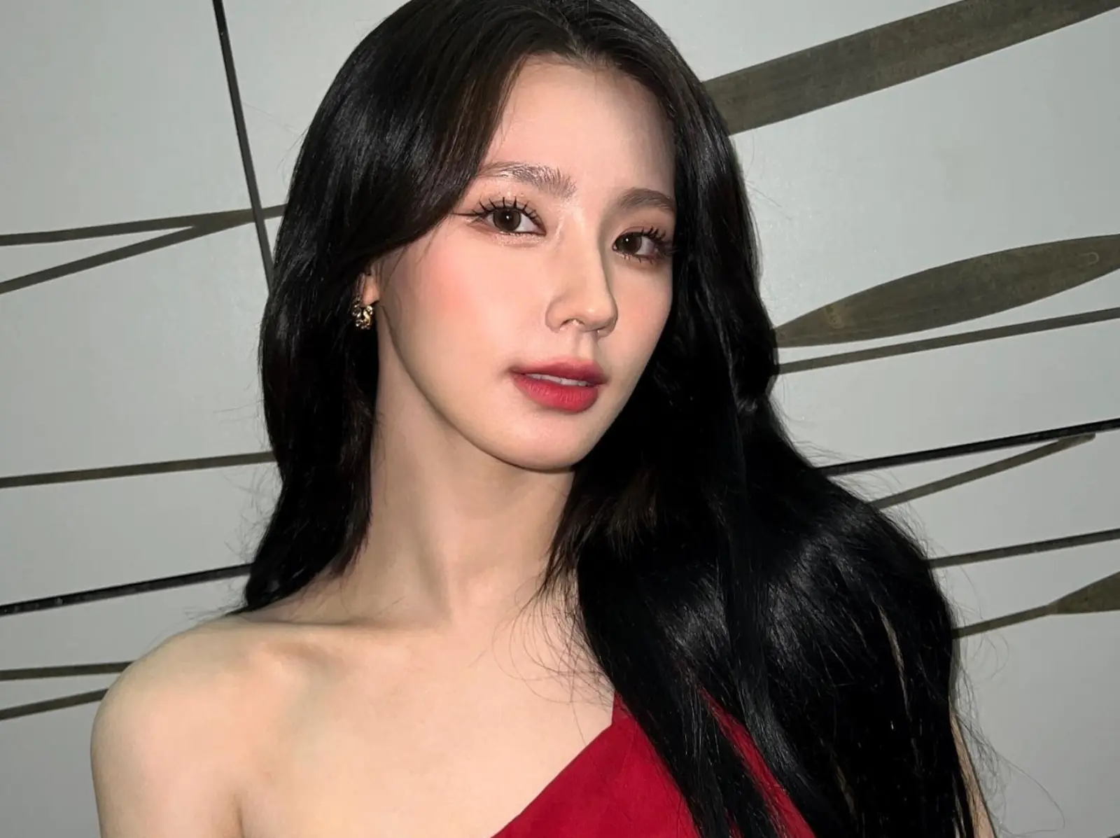 (G)I-DLE 薇娟遭隊長小娟爆料愛遲到！引網撻伐：「粉絲也沒辦法護航！」