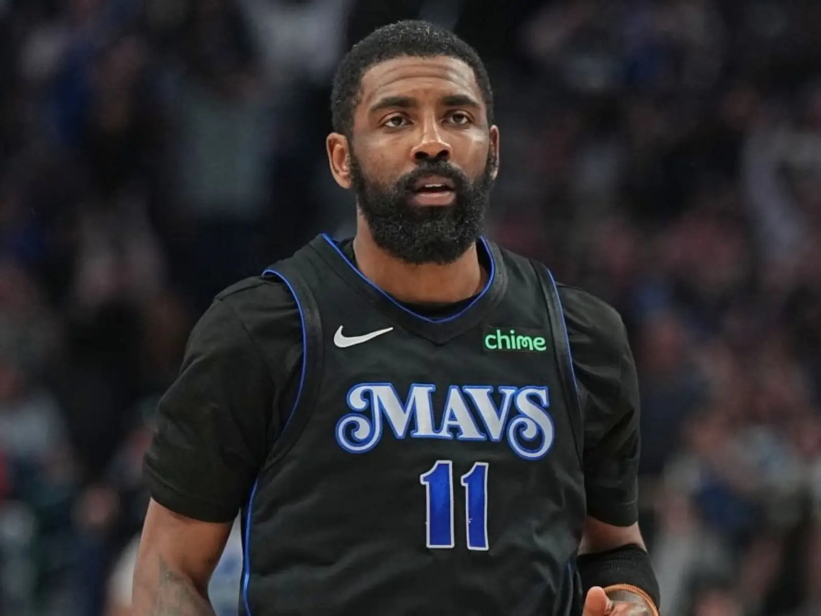 NBA／Kyrie Irving 華麗拉桿換手上籃超秀！詹皇也讚嘆：「我的天！」