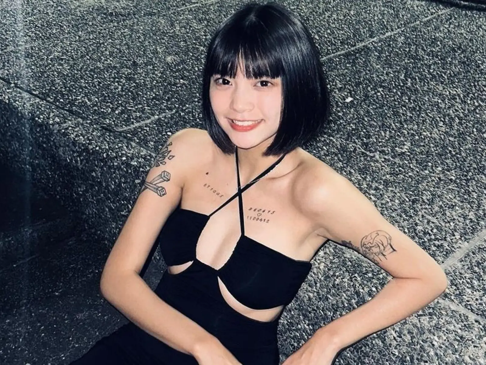 晨晨滑雪單穿暗黑小背心！養眼第一視角曝光甜喊：「為藝術犧牲！」【野生抓正妹】