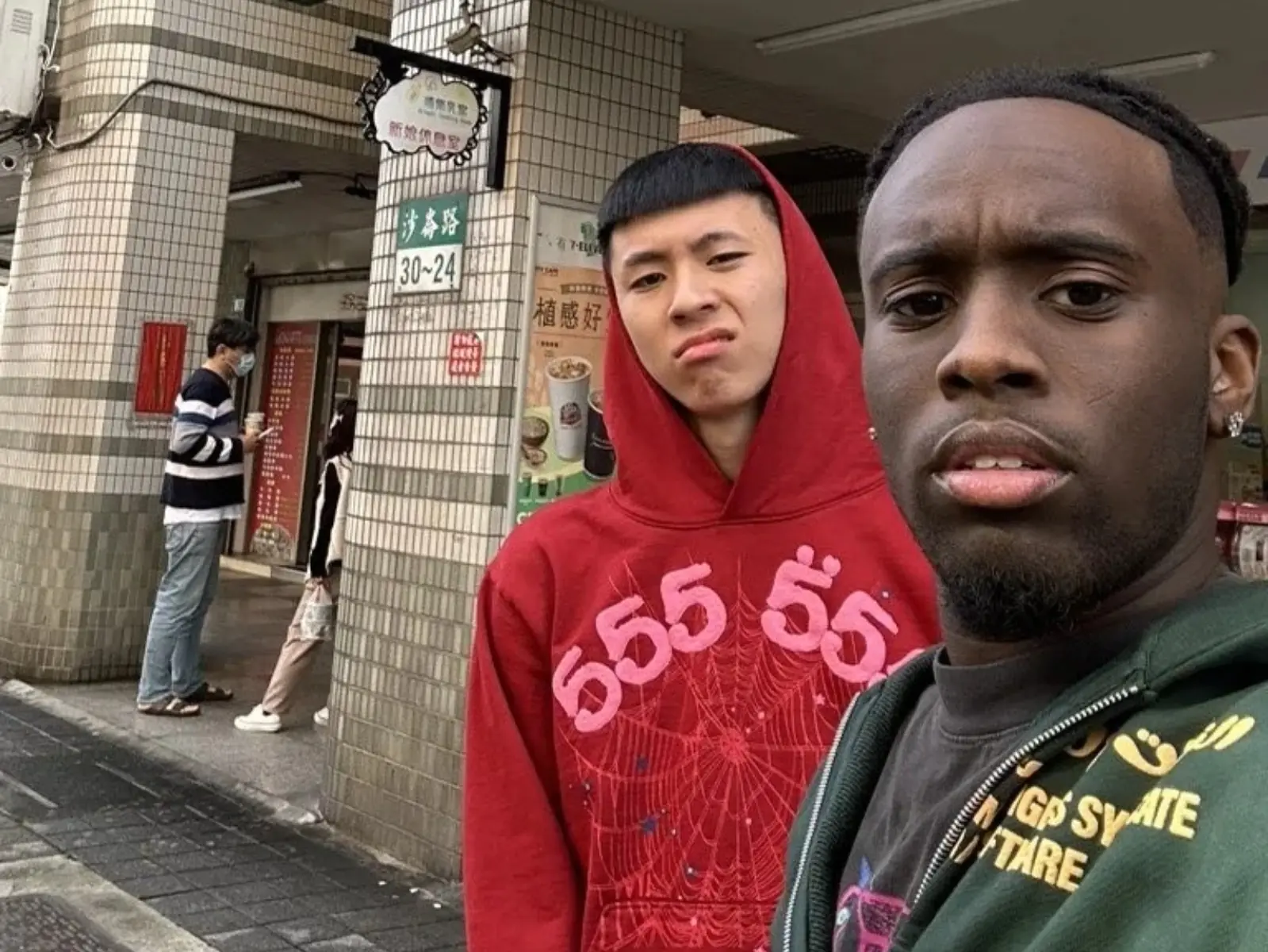 人氣直播主 Kai Cenat 真的來台灣！被民眾誤認 Kevin Hart 當場傻眼！