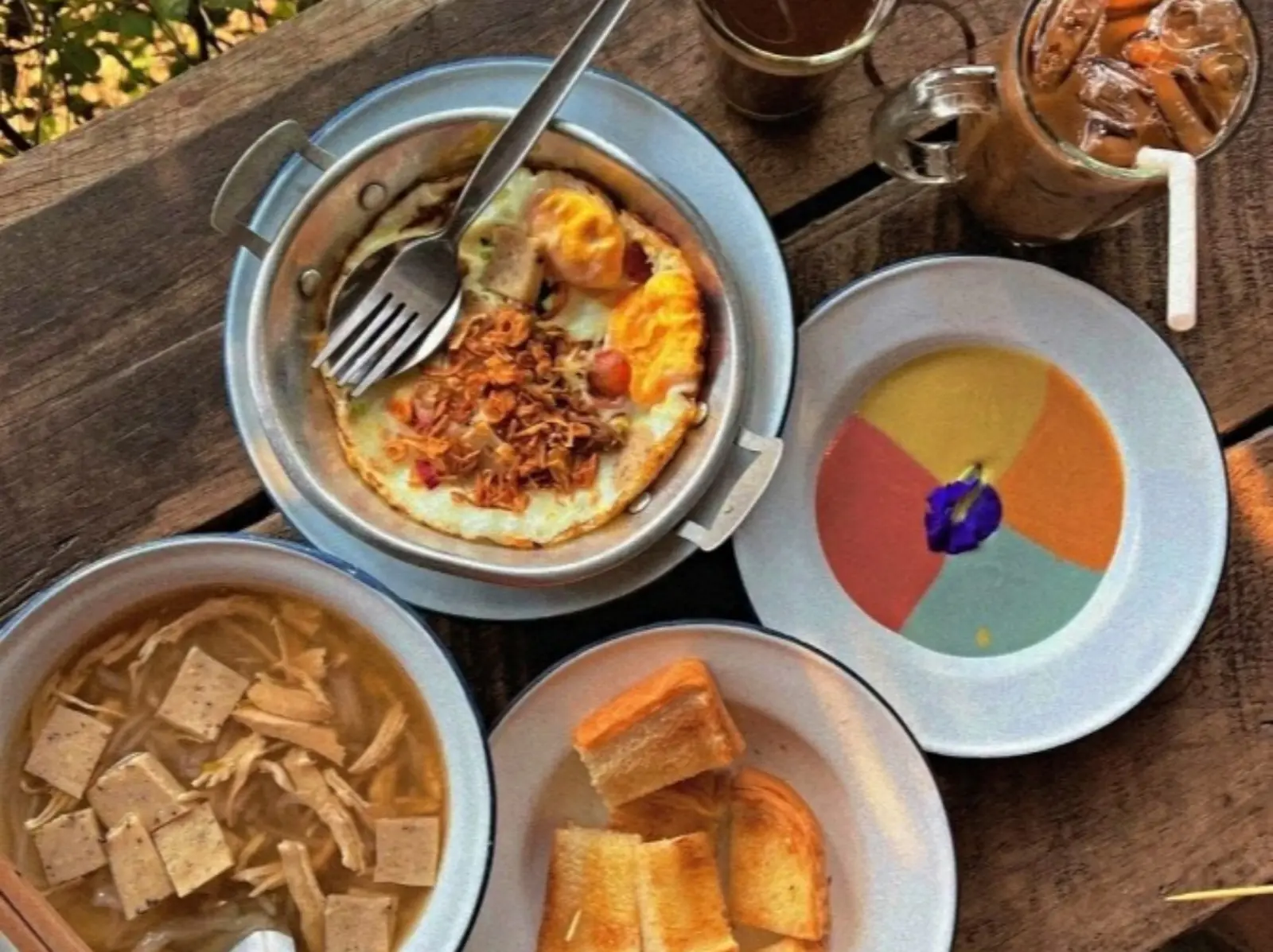 2025 泰國清邁必吃美食推薦：3 元船麵、豐富水果 Brunch⋯潑水節狂歡完就要吃這些！