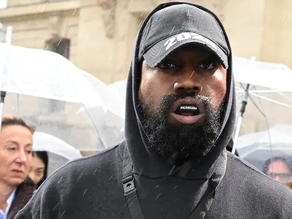 肯爺 Kanye West  爆出軌！偷私訊女性，遭對方男友出征截圖發文：「有人可以告訴金卡戴珊嗎？」