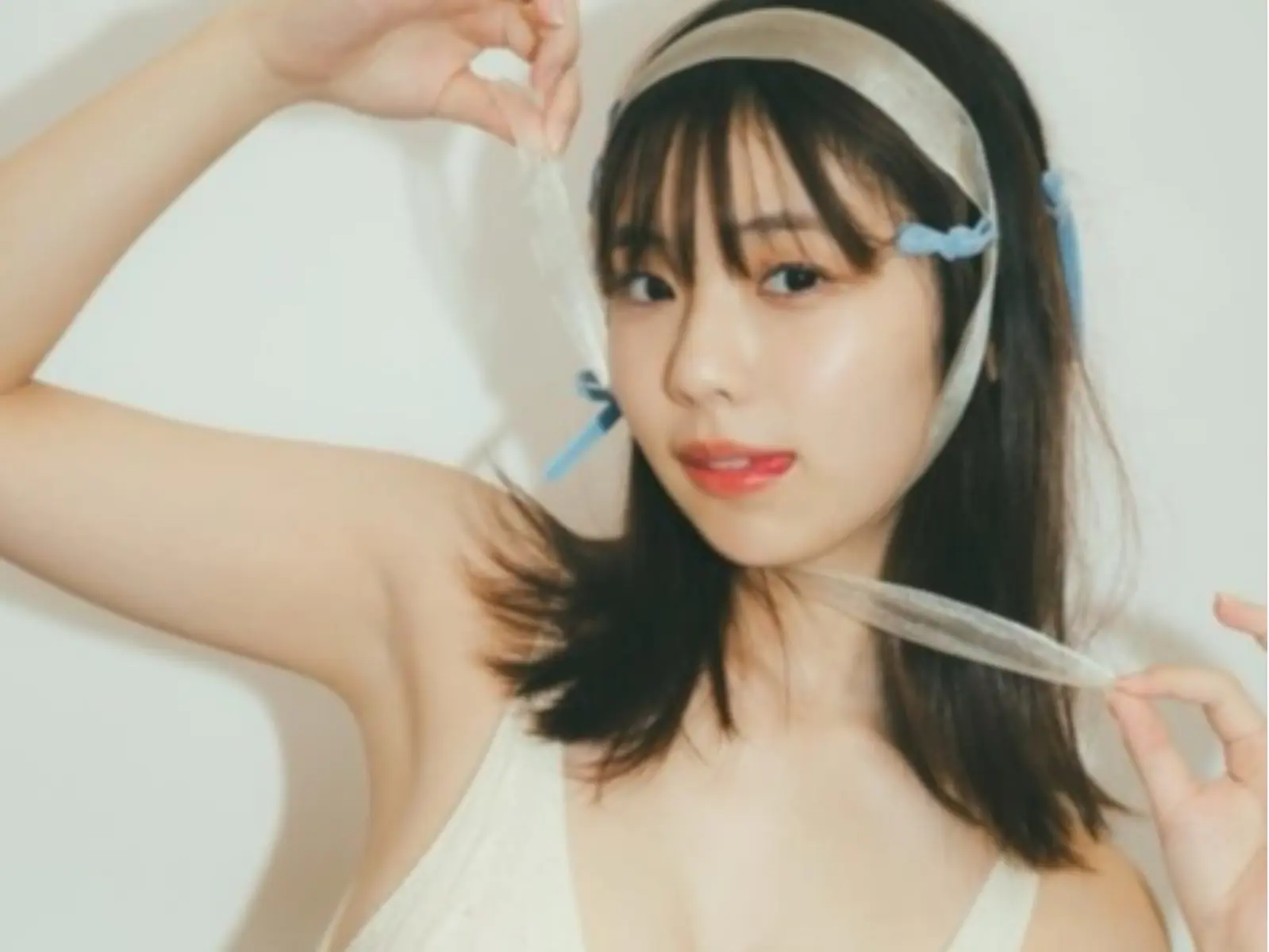 「令和完賣皇后」菊地姫奈現蹤台灣！穿梭民宅巷弄拍攝寫真，網友暴動：「欸這我家樓下！」【野生抓正妹】