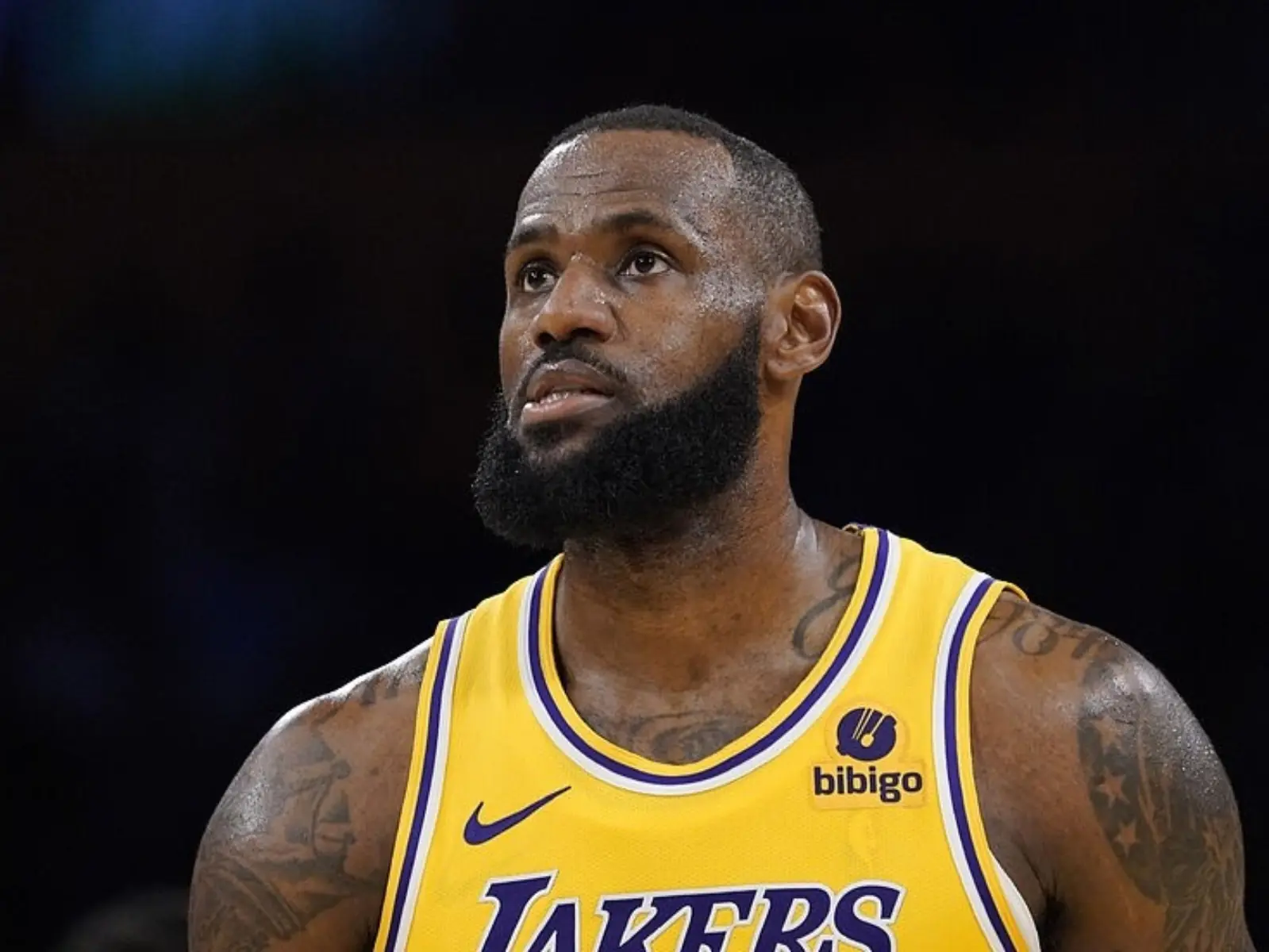 NBA／詹皇比賽未結束就率先退場休息，賽後透露原因與「左腳踝傷勢」有關！